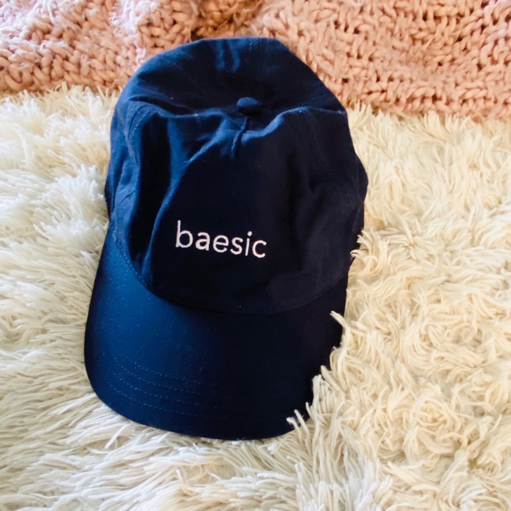 Baesic blue hat